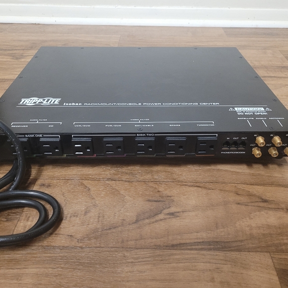 Tripp-Lite Isobar HT3100PC Rack Mount/Console Power Conditioning Center - Picture 8 of 9